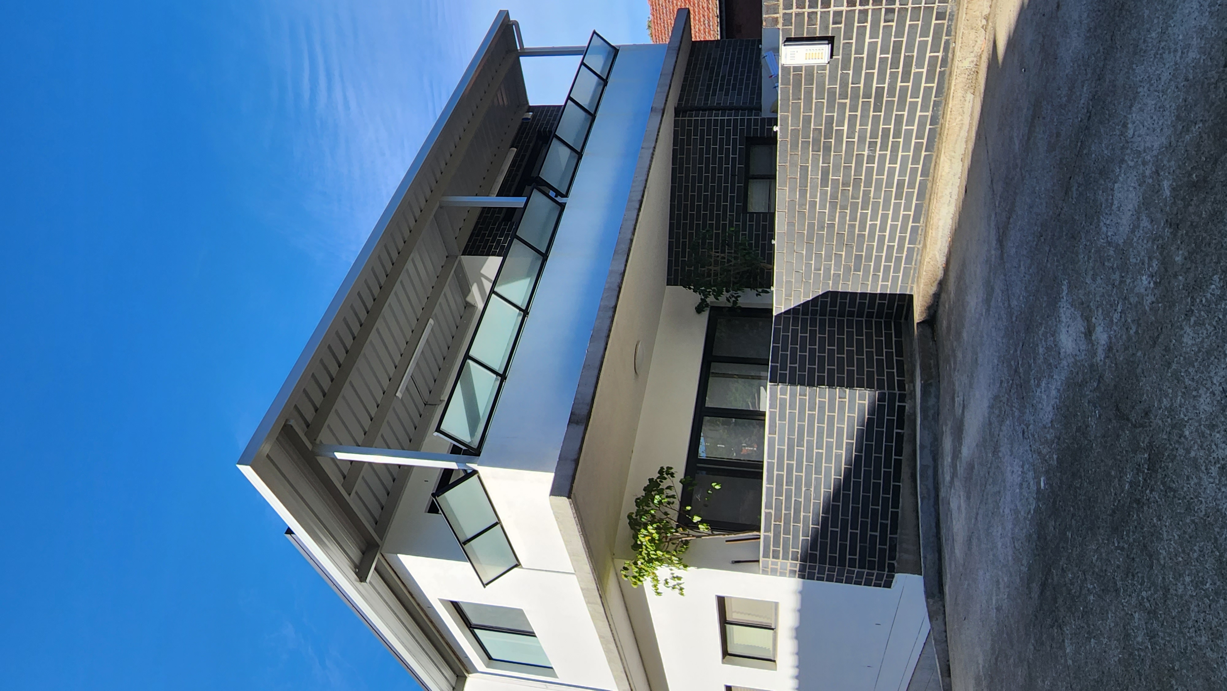 Colorbond pergola roof on balcony After 3